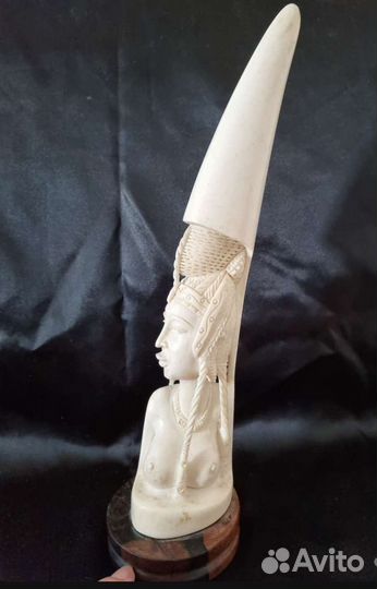 Натуральный бивень. Статуэтка африканка