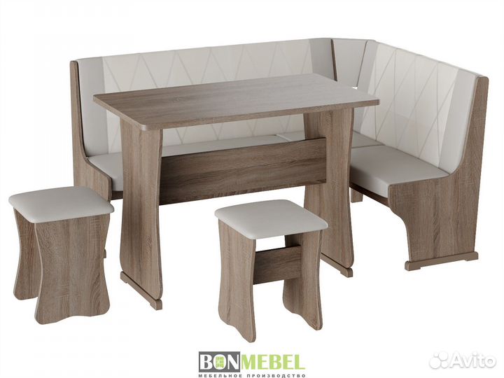 Кухонный уголок со столом и стульями