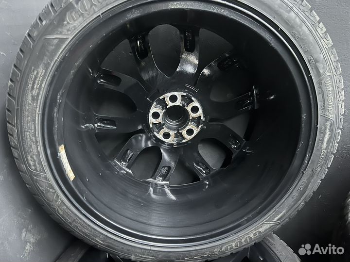 Goodyear UltraGrip Performance 275/40 R22 107V