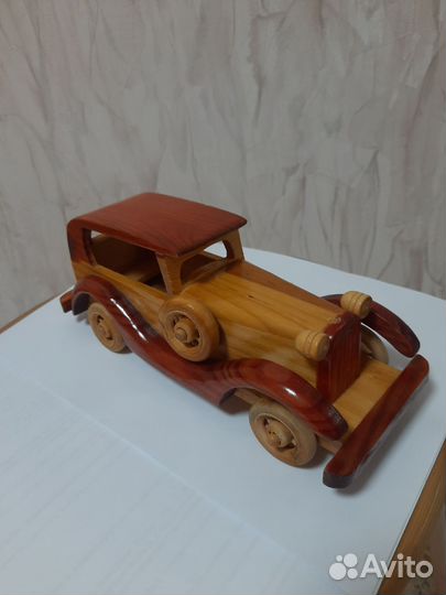 Деревянная ретро машина