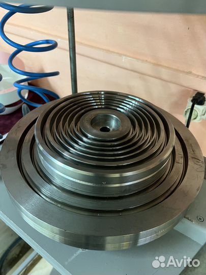 Вальцеватель для шляпных коробок