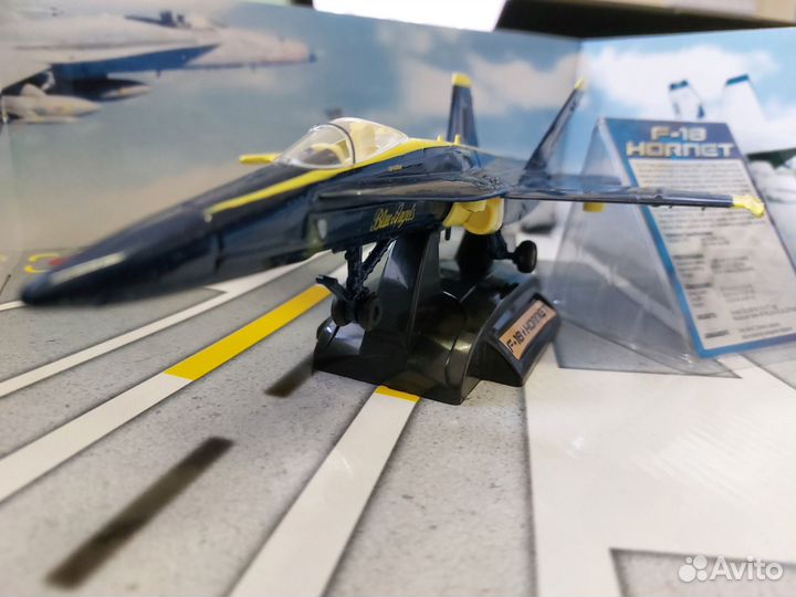 Коллекционная модель самолета F-18 1:72