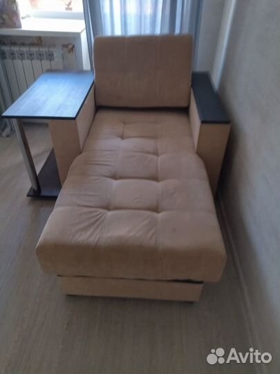 Диван со столиком