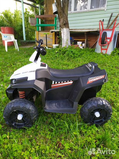Детский квадроцикл на аккумуляторе