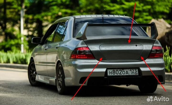 Декоративная заглушка крышки багажника в стиле EVO