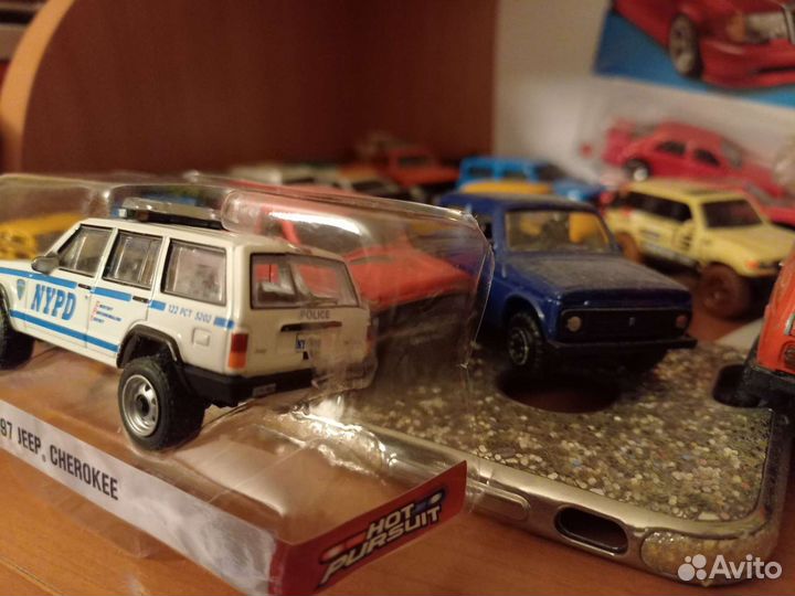 Модель автомобиля jeep cherokee