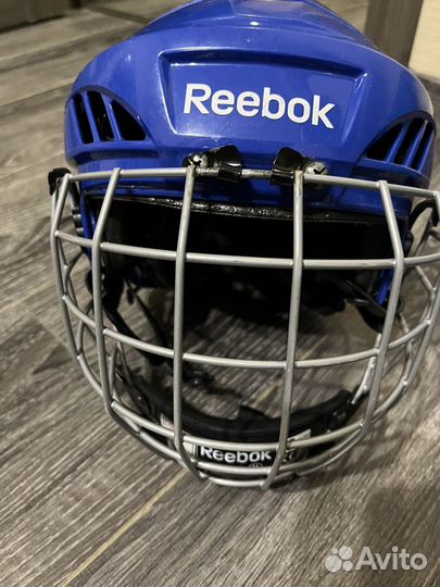 Хоккейный шлем