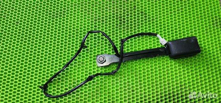 Ответная часть ремня безопасности Nissan Juke F15