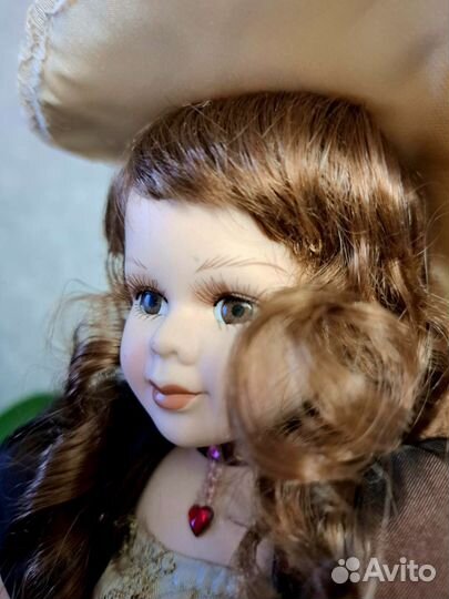 Кукла фарфоровая коллекционная