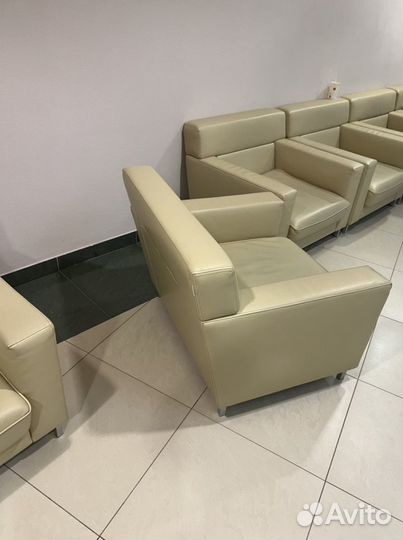 Офисное кожаное кресло