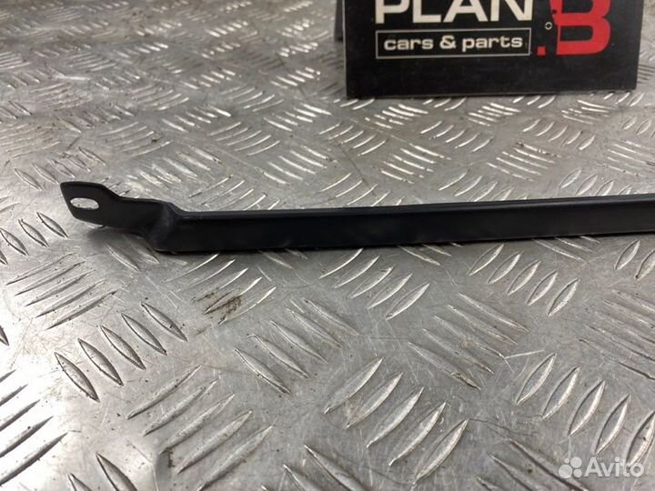 Накладка на фару передняя левая Audi 80