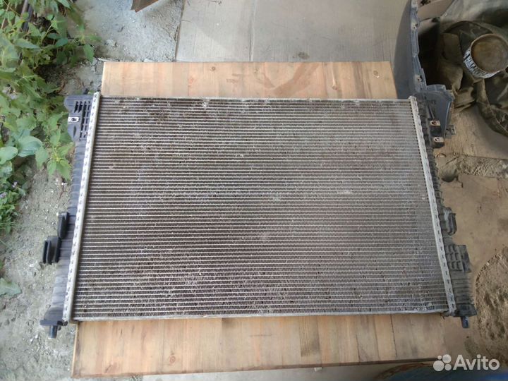 Радиатор охлаждения Ford Explorer 5