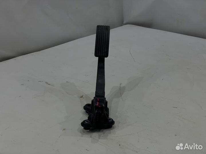 Педаль акселератора Mitsubishi Outlander 3