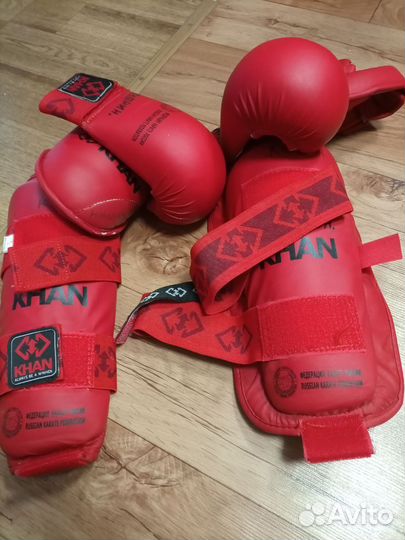 Перчатки для карате с защитой стоп и голени