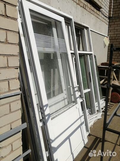 Пластиковая-стеклянная перегородка для зонирования