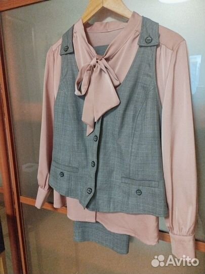 Брючный костюм женский 44 46