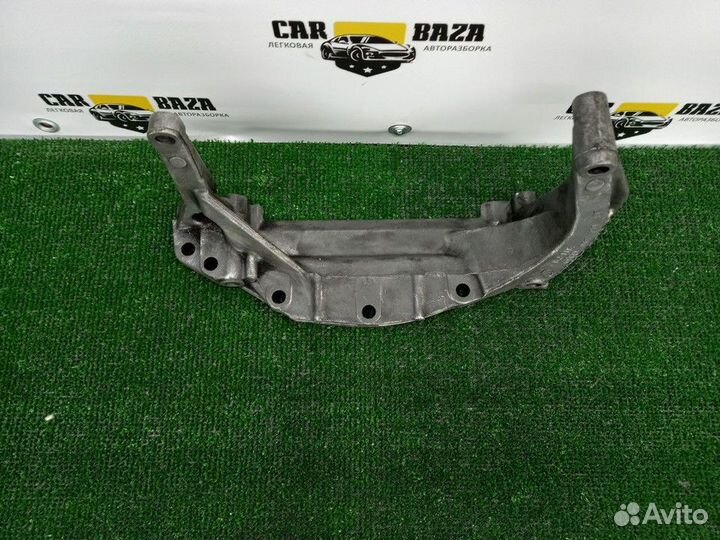 Кронштейн двигателя