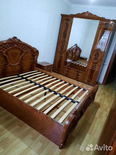 Спальный гарнитур