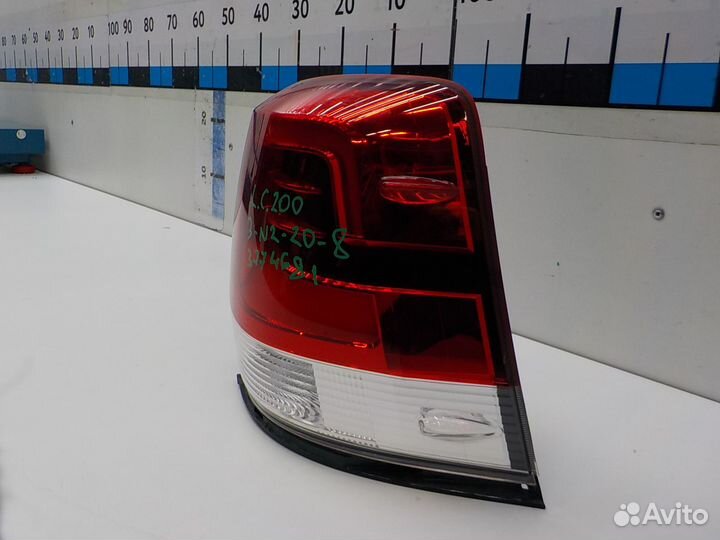 Фонарь задний правый наружный Toyota Land Cruiser