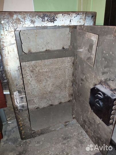 Сейф металлический