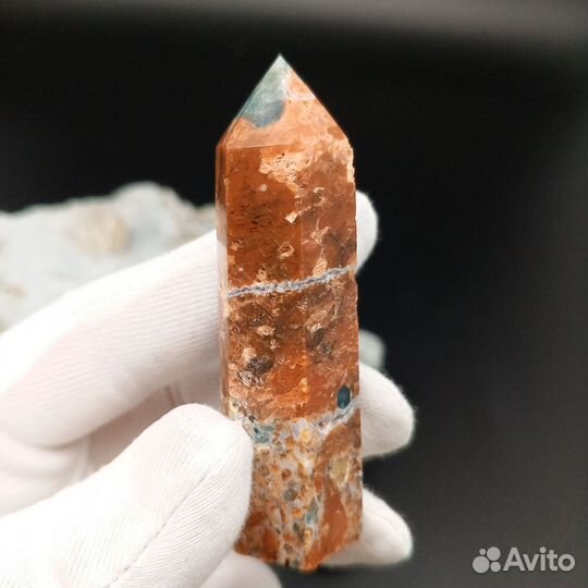 Солнечный камень с включениями апатита