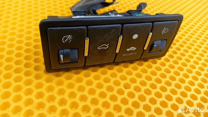 Кнопка багажник корректора фар Geely emgrand EC7