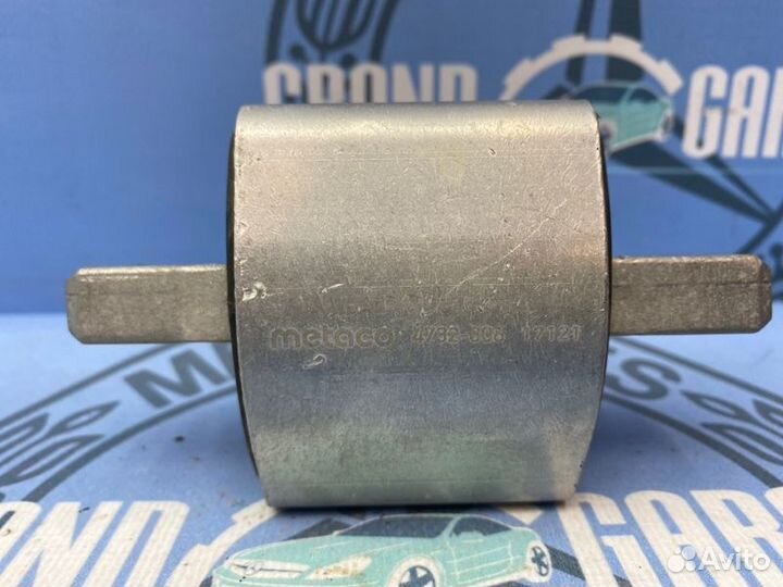 Подушка кпп Mercedes-Benz E-Class W210