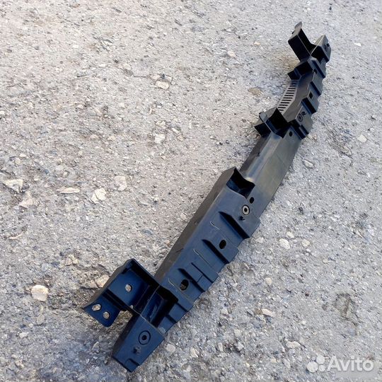 Кронштейн решетки радиатора Geely Atlas