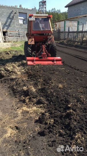 Вспашка земли трактором