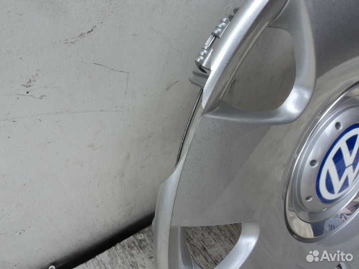 Колпак колеса Volkswagen R16 VAG 1C0601147K