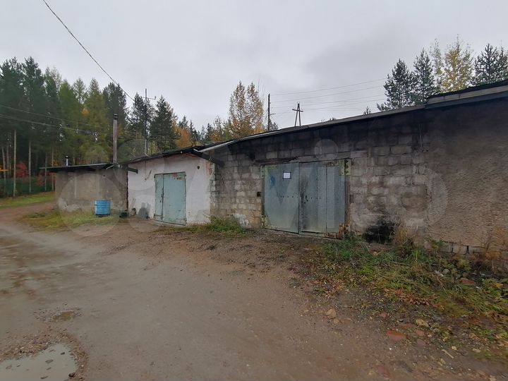 Гараж, > 30 м²