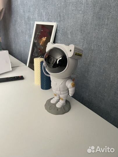 Проектор ночник звездное небо Космонавт Астронавт