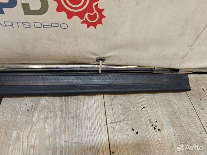 Уплотнительная резинка капота Audi A4 B8 2.0 2011