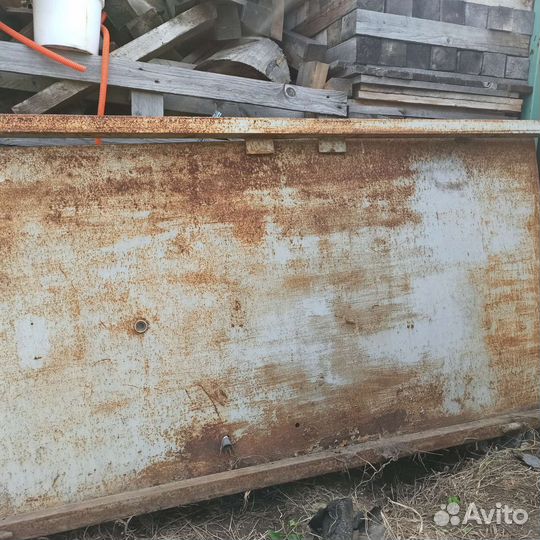 Металлическая дверь