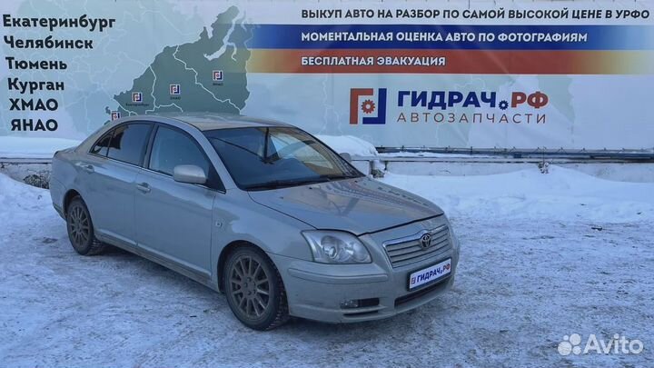 Кронштейн передней балки правый Toyota Avensis (T2