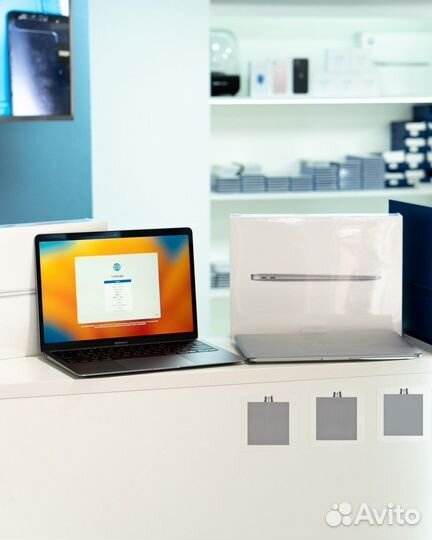 MacBook Air M2, 2022 16/256 Starlight