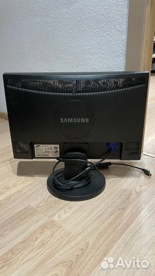 Монитор Samsung