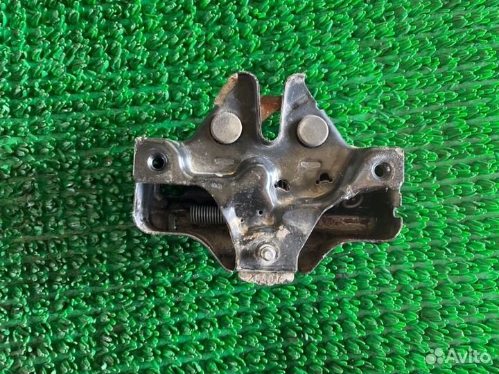 Замок капота Toyota Tundra