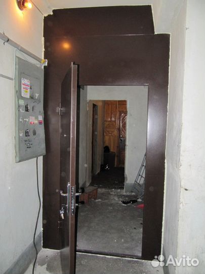 Перег, железные 93 серии (у лифта)