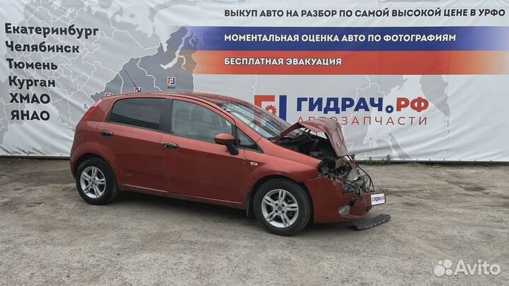 Накладка стекла заднего левого Fiat Grande Punto