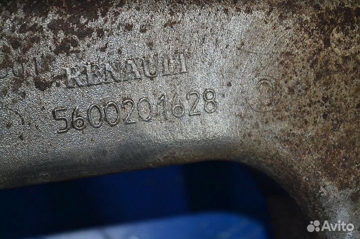 Кронштейн переднего бампера, левый renault trucks