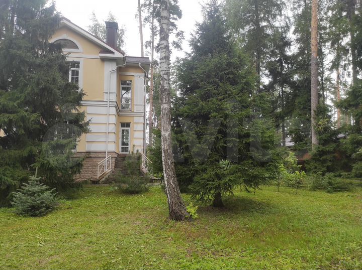 Дом 405 м² на участке 35 сот.