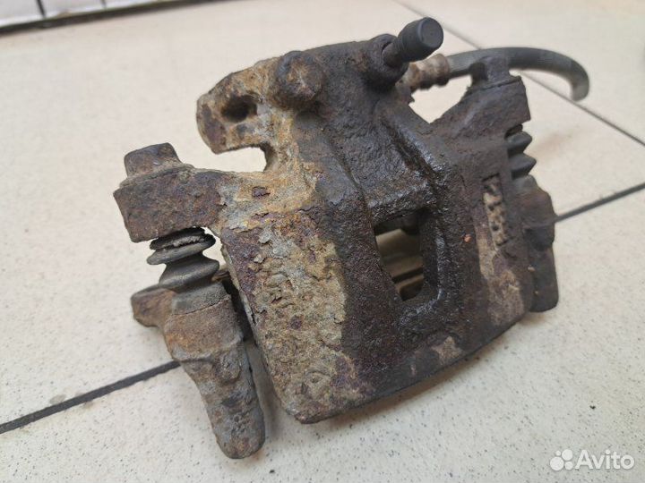 Суппорт задний правый Mitsubishi Outlander