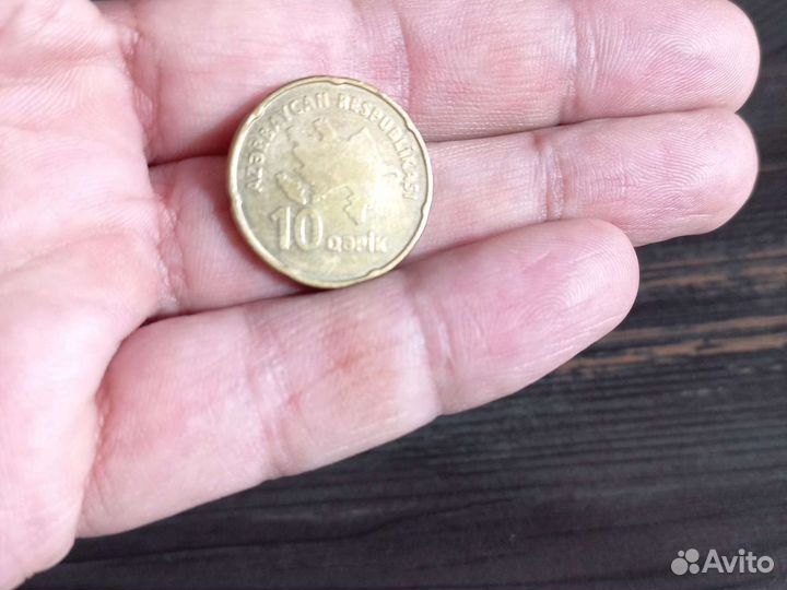 Монета 10 гяпиков