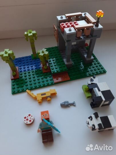 Lego Minecraft 21241 и 21158 оригинал