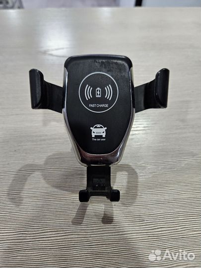 Держатель телефона с беспроводной зарядкой