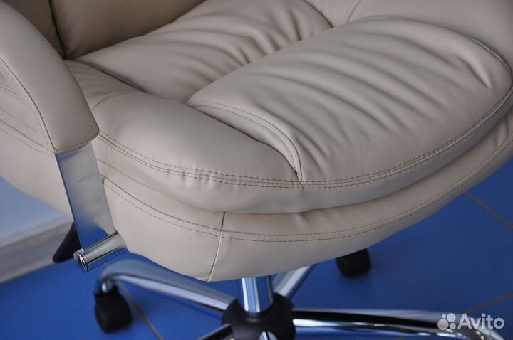 Офисное кресло 