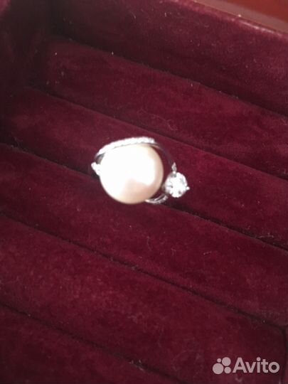 Кольцо из белого золота