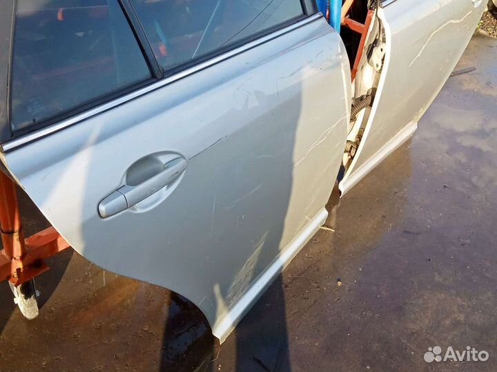 Дверь задняя левая правая Toyota Avensis T25