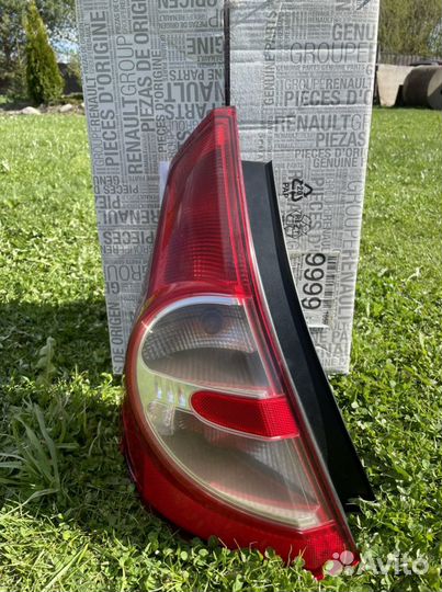 Фонарь заднего вида левый на renault sandero